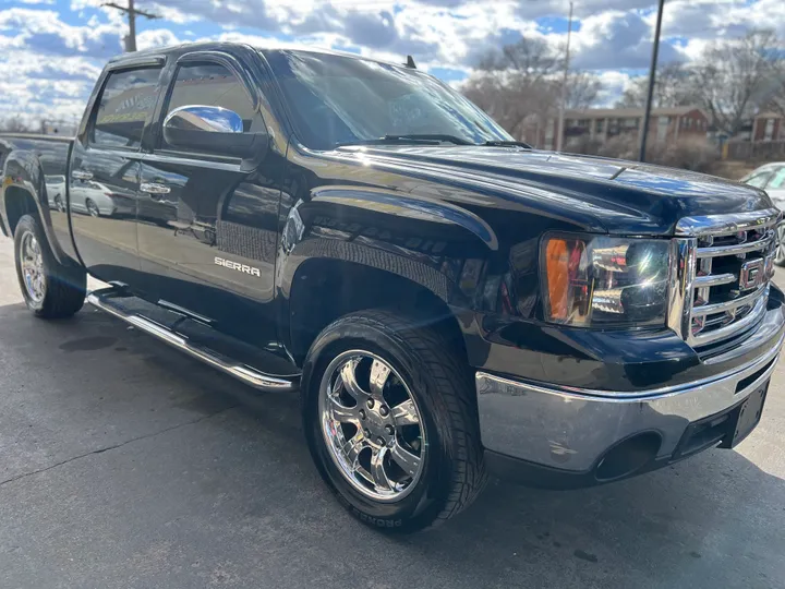 BLACK, 2011 GMC SIERRA 1500 CREW CAB Image 6