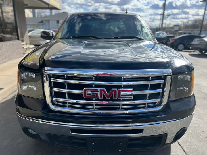 BLACK, 2011 GMC SIERRA 1500 CREW CAB Image 7