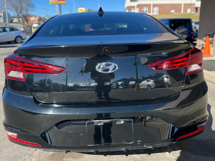 BLACK, 2019 HYUNDAI ELANTRA Image 4