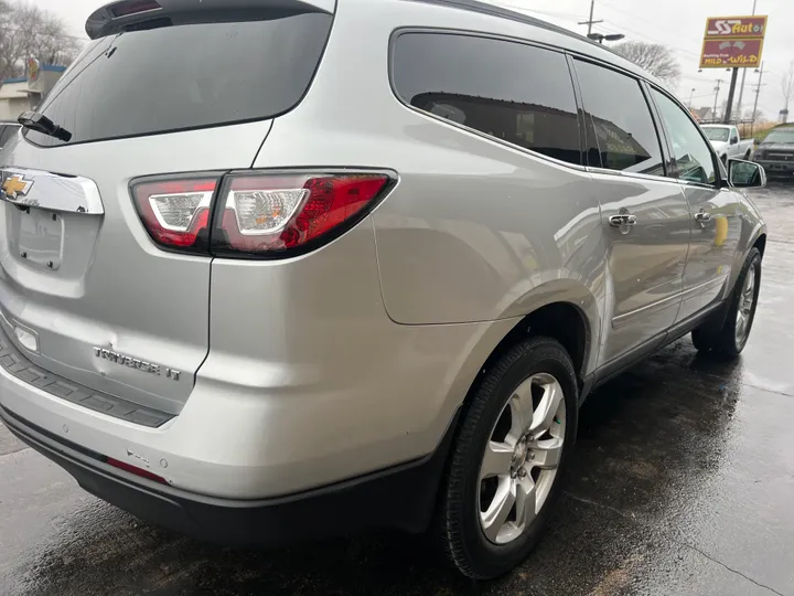 SILVER, 2016 CHEVROLET TRAVERSE Image 9