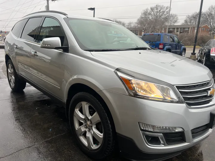 SILVER, 2016 CHEVROLET TRAVERSE Image 10