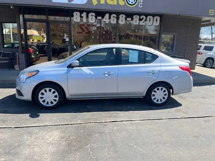 SILVER, 2016 NISSAN VERSA Image 18