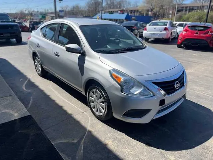 SILVER, 2016 NISSAN VERSA Image 20