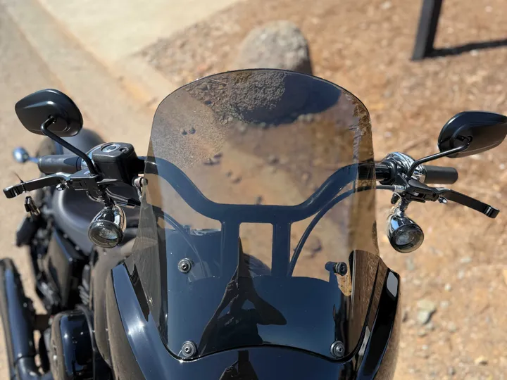 BLACK, 2016 HARLEY-DAVIDSON FXDBI Image 3