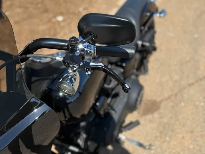 BLACK, 2016 HARLEY-DAVIDSON FXDBI Image 4