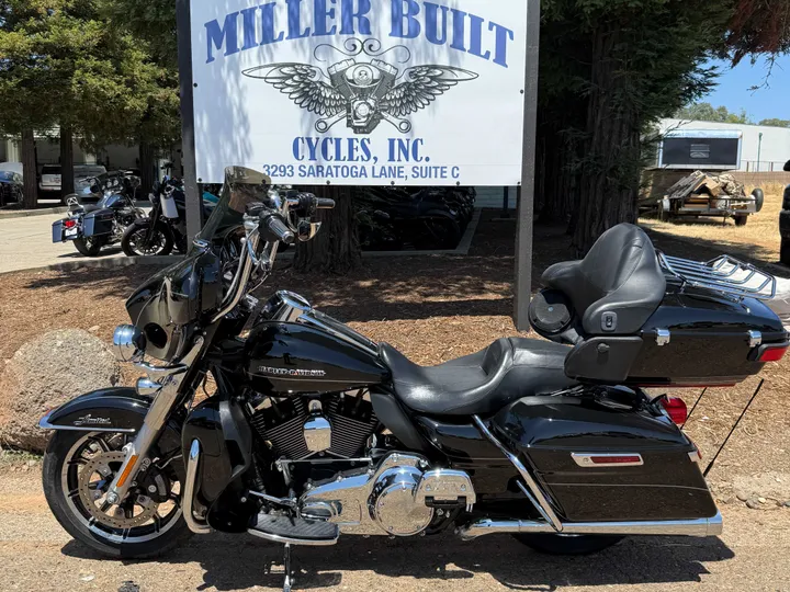 BLACK, 2015 HARLEY-DAVIDSON FLHTK Image 2