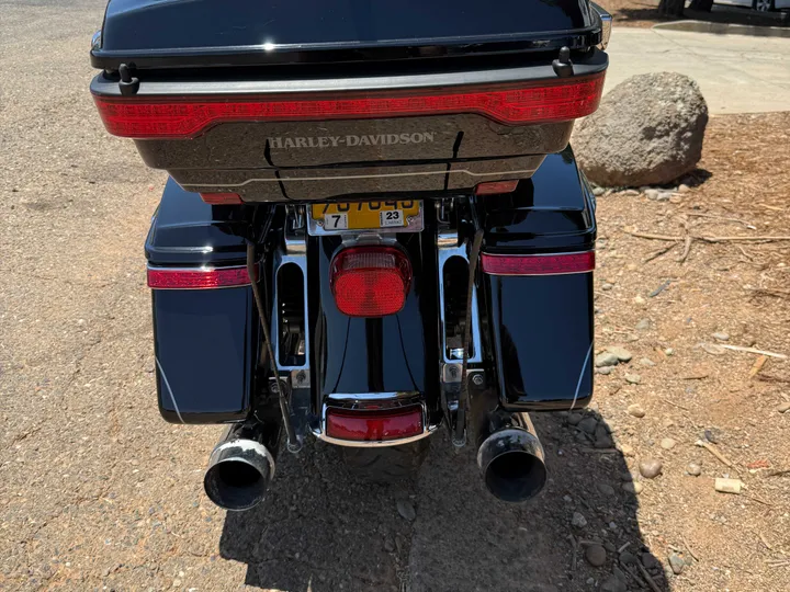 BLACK, 2015 HARLEY-DAVIDSON FLHTK Image 7