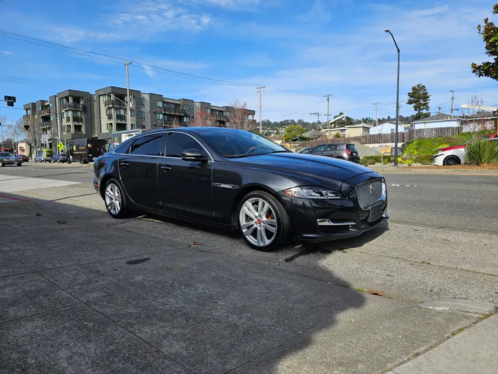 BLACK, 2016 JAGUAR XJ Image 6