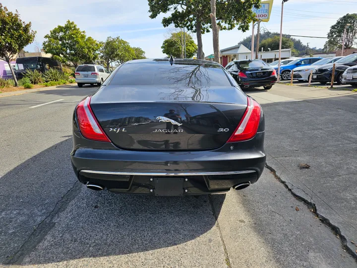 BLACK, 2016 JAGUAR XJ Image 4