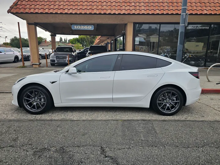 WHITE, 2019 TESLA MODEL 3 Image 3