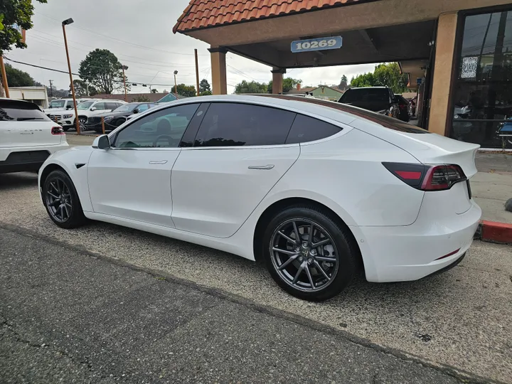 WHITE, 2019 TESLA MODEL 3 Image 4