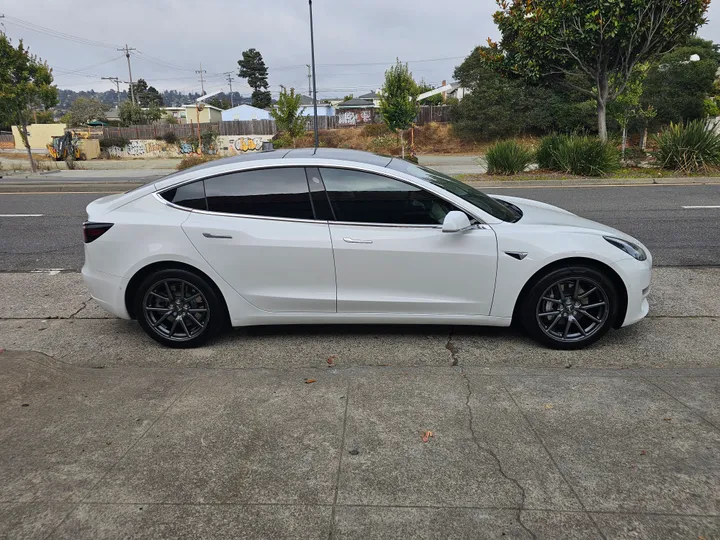 WHITE, 2019 TESLA MODEL 3 Image 7