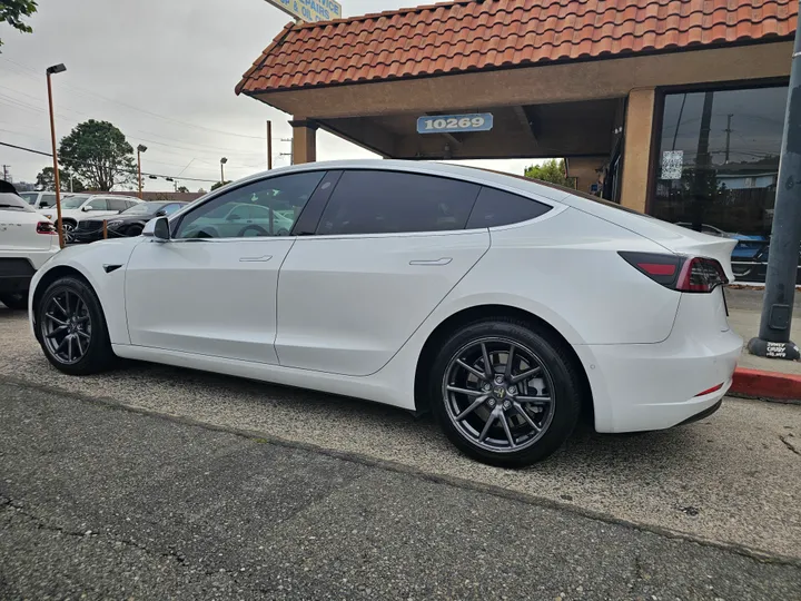 WHITE, 2019 TESLA MODEL 3 Image 10