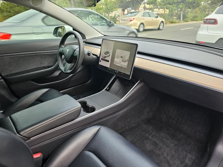 WHITE, 2019 TESLA MODEL 3 Image 17