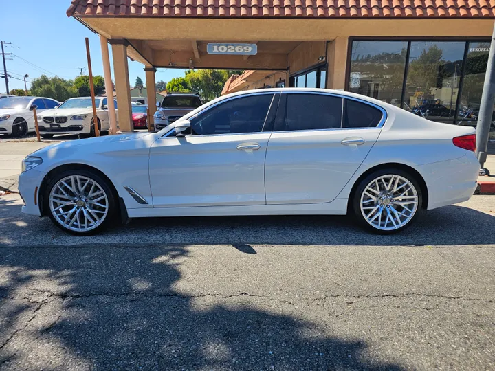 WHITE, 2018 BMW 5 SERIES Image 3