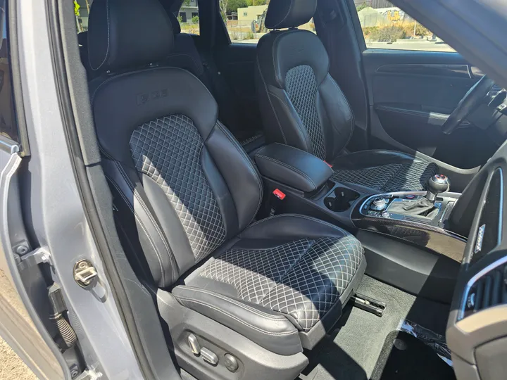 GRAY, 2016 AUDI SQ5 Image 17