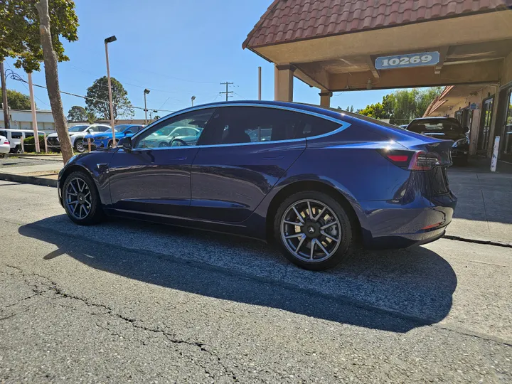 BLACK, 2018 TESLA MODEL 3 Image 4