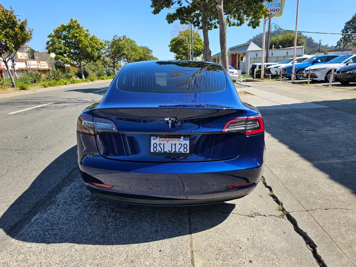 BLACK, 2018 TESLA MODEL 3 Image 5