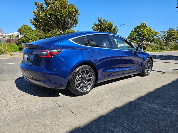 BLACK, 2018 TESLA MODEL 3 Image 6