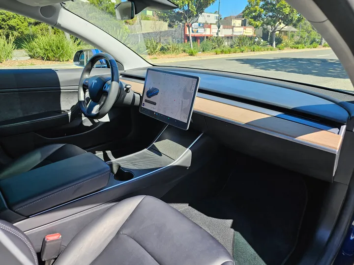 BLACK, 2018 TESLA MODEL 3 Image 17