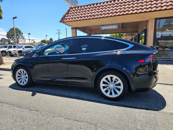 BLACK, 2017 TESLA MODEL X Image 4