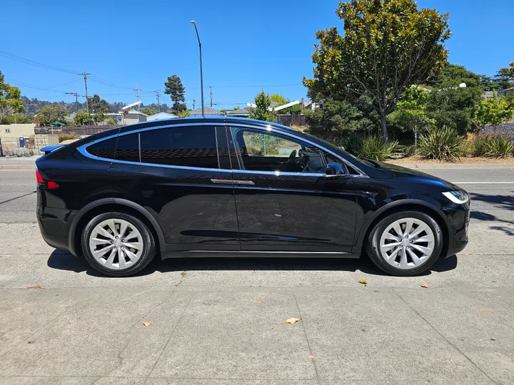 BLACK, 2017 TESLA MODEL X Image 7