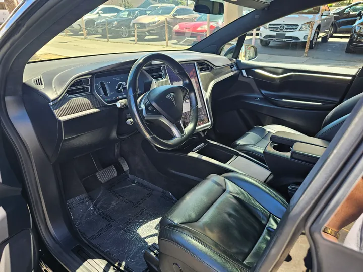 BLACK, 2017 TESLA MODEL X Image 9