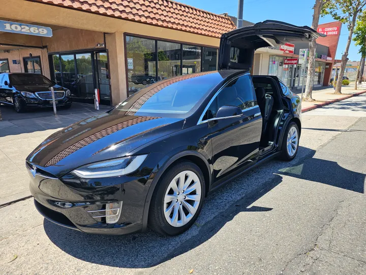 BLACK, 2017 TESLA MODEL X Image 11