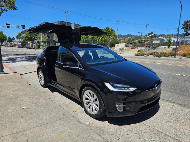 BLACK, 2017 TESLA MODEL X Image 17