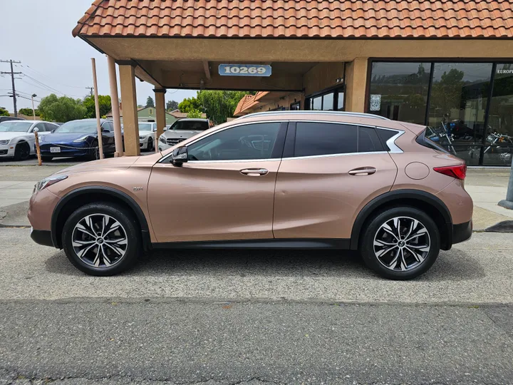 GOLD, 2018 INFINITI QX30 Image 3