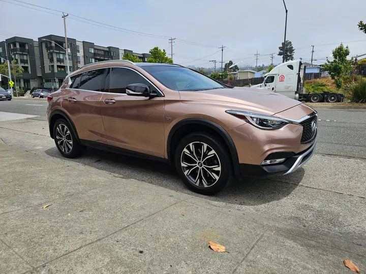 GOLD, 2018 INFINITI QX30 Image 8