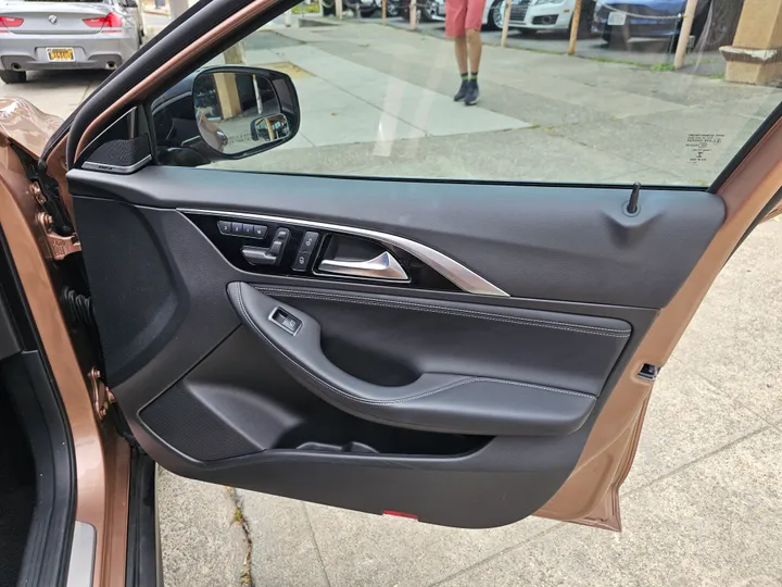 GOLD, 2018 INFINITI QX30 Image 16