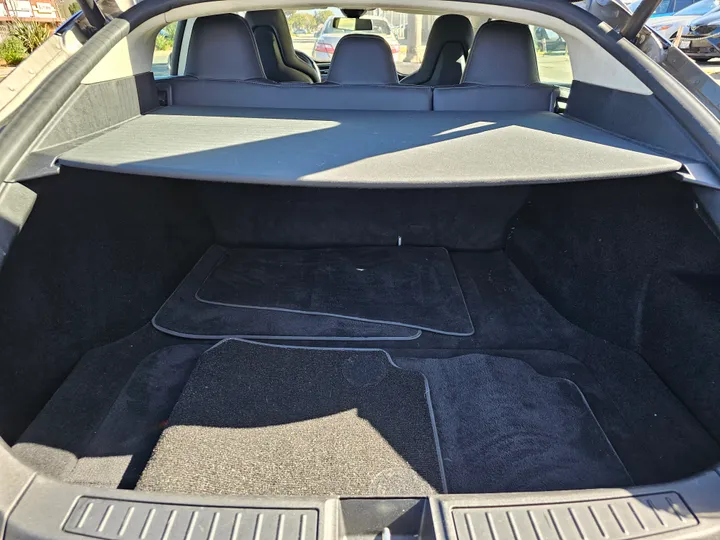 GRAY, 2015 TESLA MODEL S Image 17