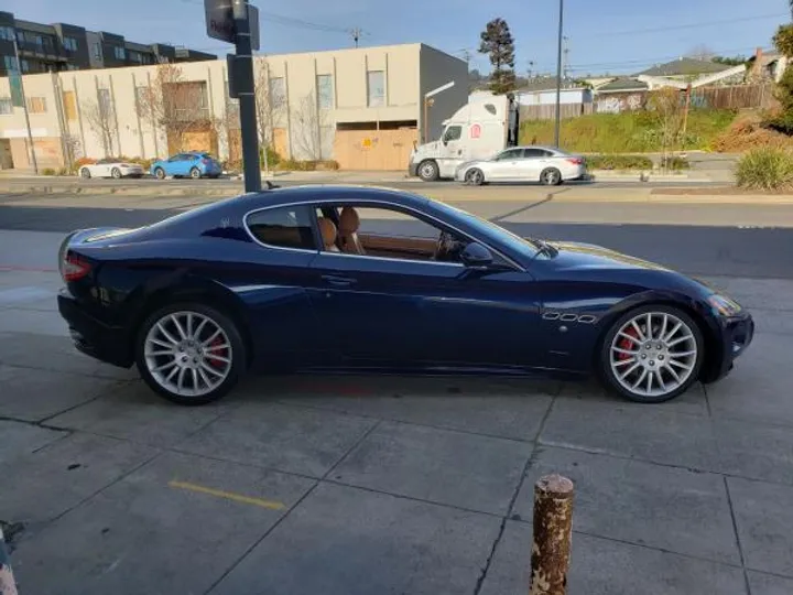 BLUE, 2011 MASERATI GRANTURISMO Image 7