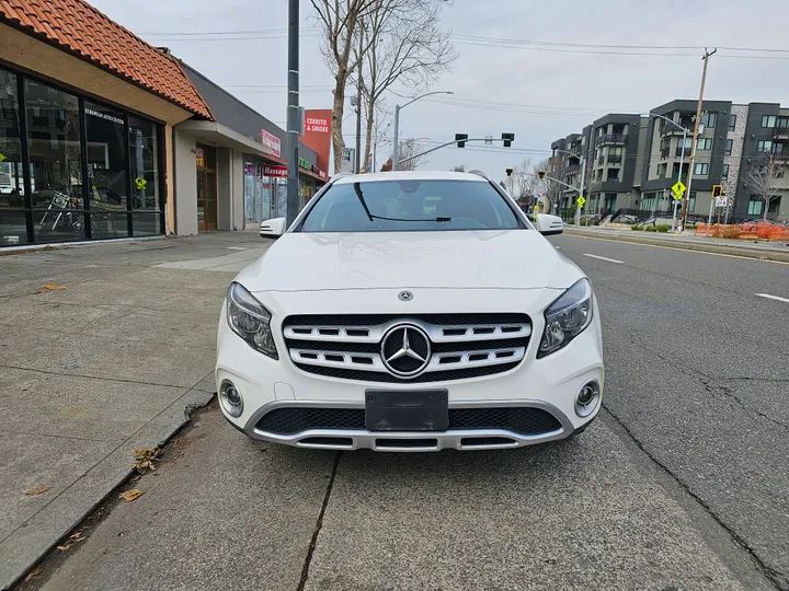 WHITE, 2019 MERCEDES-BENZ GLA Image 2