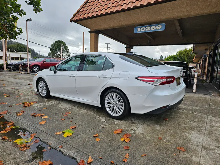 BLACK, 2019 TOYOTA CAMRY Image 5