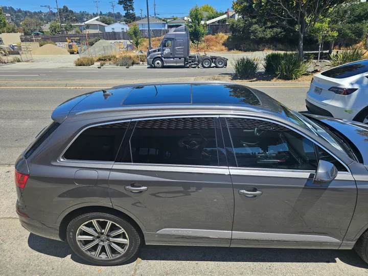 BEIGE, 2019 AUDI Q7 Image 9