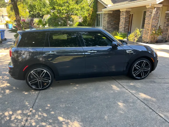 GREY, 2016 MINI CLUBMAN Image 2