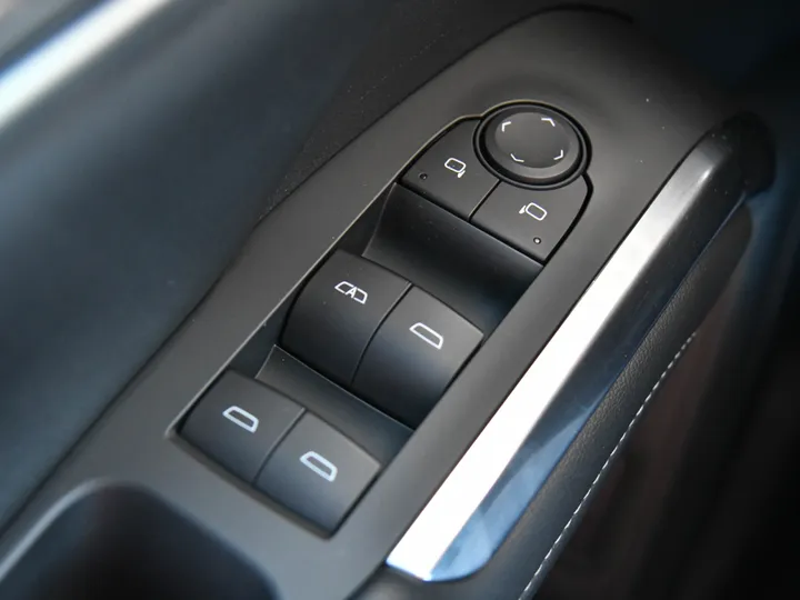 MOSAIC BLACK METALLIC, 2024 CHEVROLET TRAVERSE Image 37
