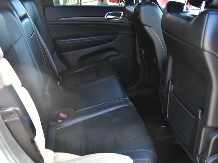 BRIGHT WHITE CLEARCOAT, 2020 JEEP GRAND CHEROKEE Image 37