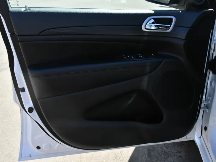 BRIGHT WHITE CLEARCOAT, 2020 JEEP GRAND CHEROKEE Image 11