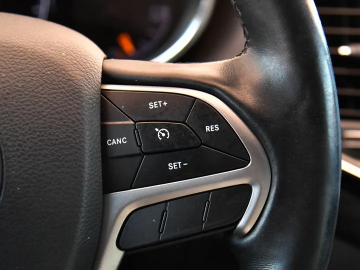 BRIGHT WHITE CLEARCOAT, 2020 JEEP GRAND CHEROKEE Image 25