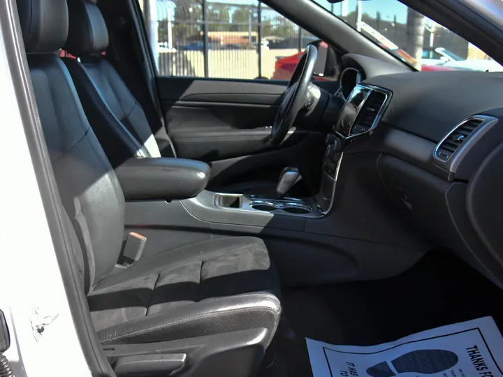 BRIGHT WHITE CLEARCOAT, 2020 JEEP GRAND CHEROKEE Image 40