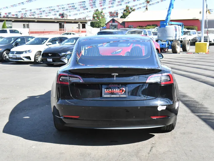 BLACK, 2019 TESLA MODEL 3 Image 6