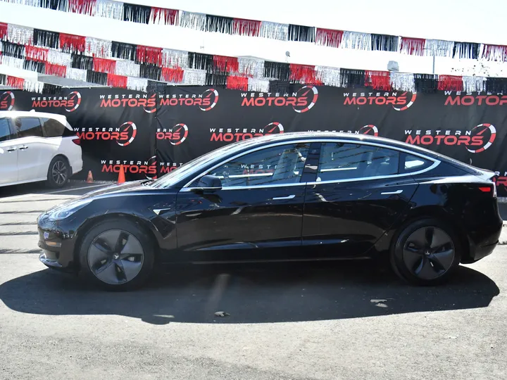 BLACK, 2019 TESLA MODEL 3 Image 4