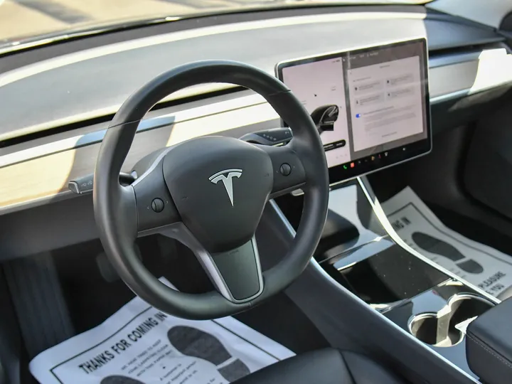 BLACK, 2019 TESLA MODEL 3 Image 13