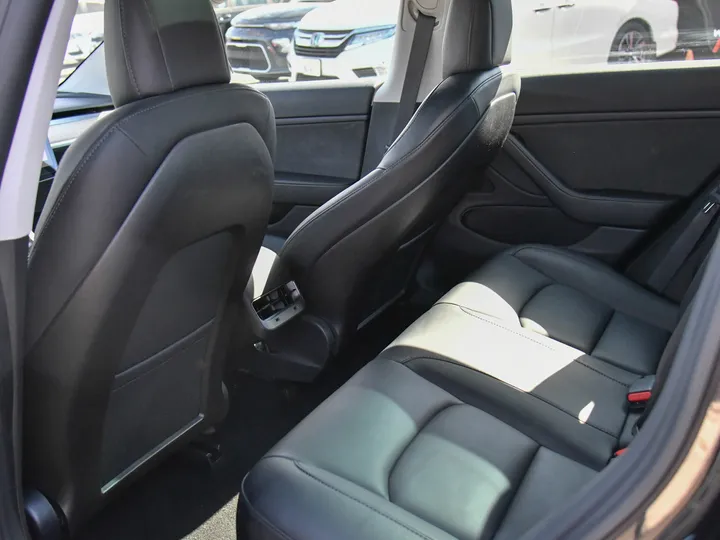 BLACK, 2019 TESLA MODEL 3 Image 31