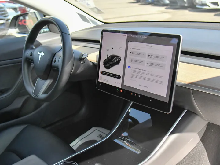 BLACK, 2019 TESLA MODEL 3 Image 39