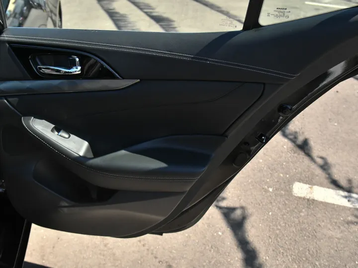 SUPER BLACK, 2023 NISSAN MAXIMA Image 35