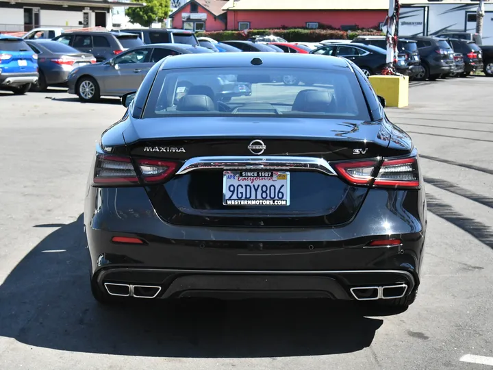 SUPER BLACK, 2023 NISSAN MAXIMA Image 6